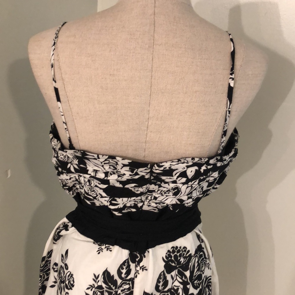 Beautiful White House Black Market dress - Picture 5 of 7
